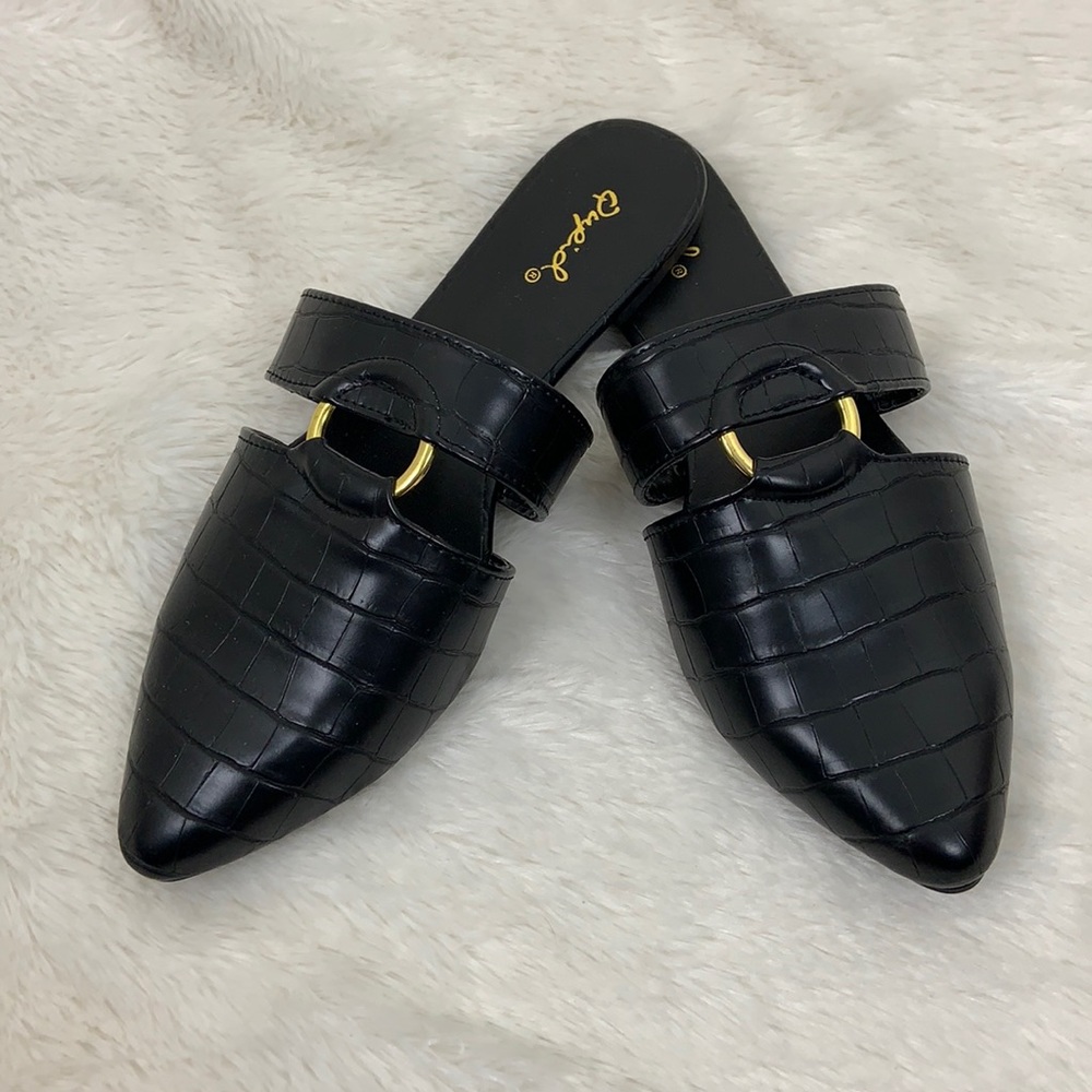 🌷NWOB Qupid Black Texture Slip On Mules Size 7